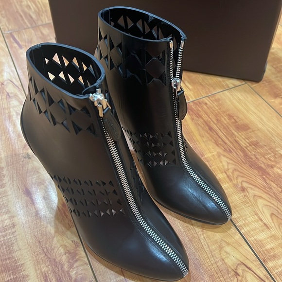 Alaia Leather Lazer Cut Booties - Picture 9 of 12